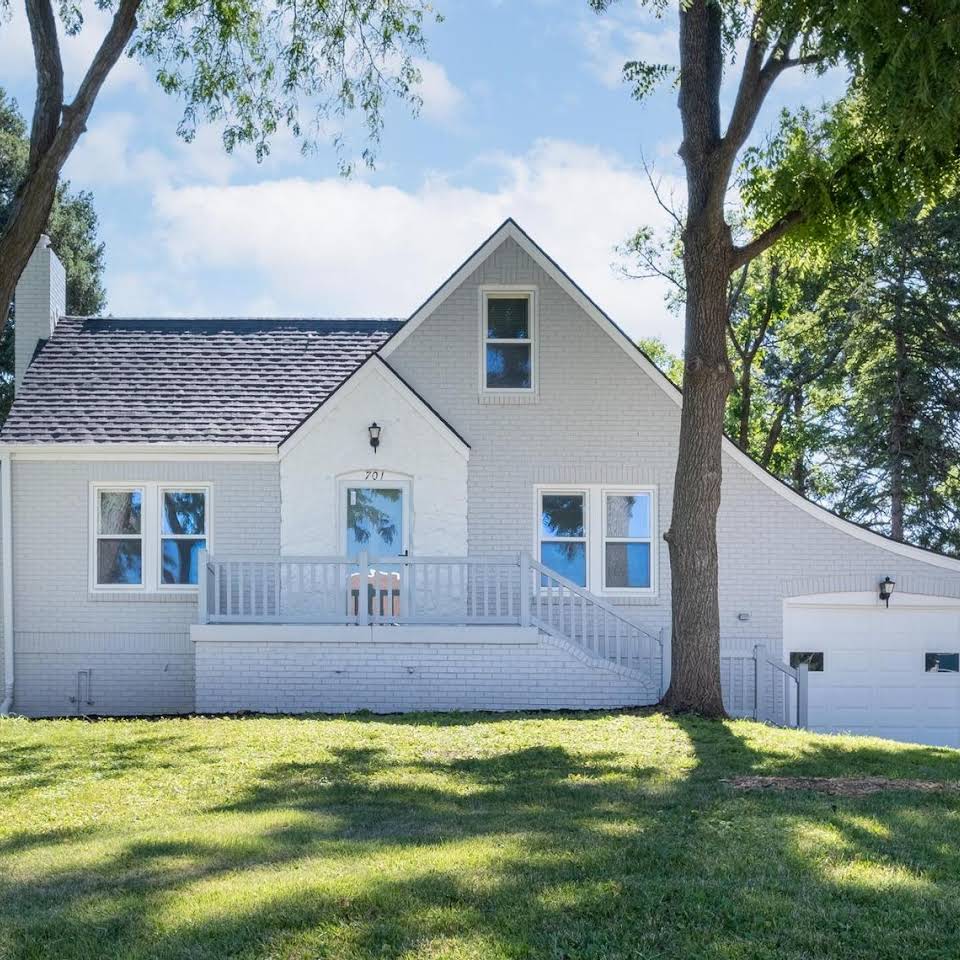 White home surrounded by trees in daylight