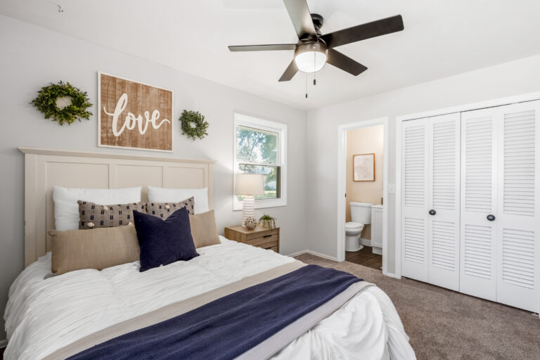 Tidy bedroom and connected bathroom